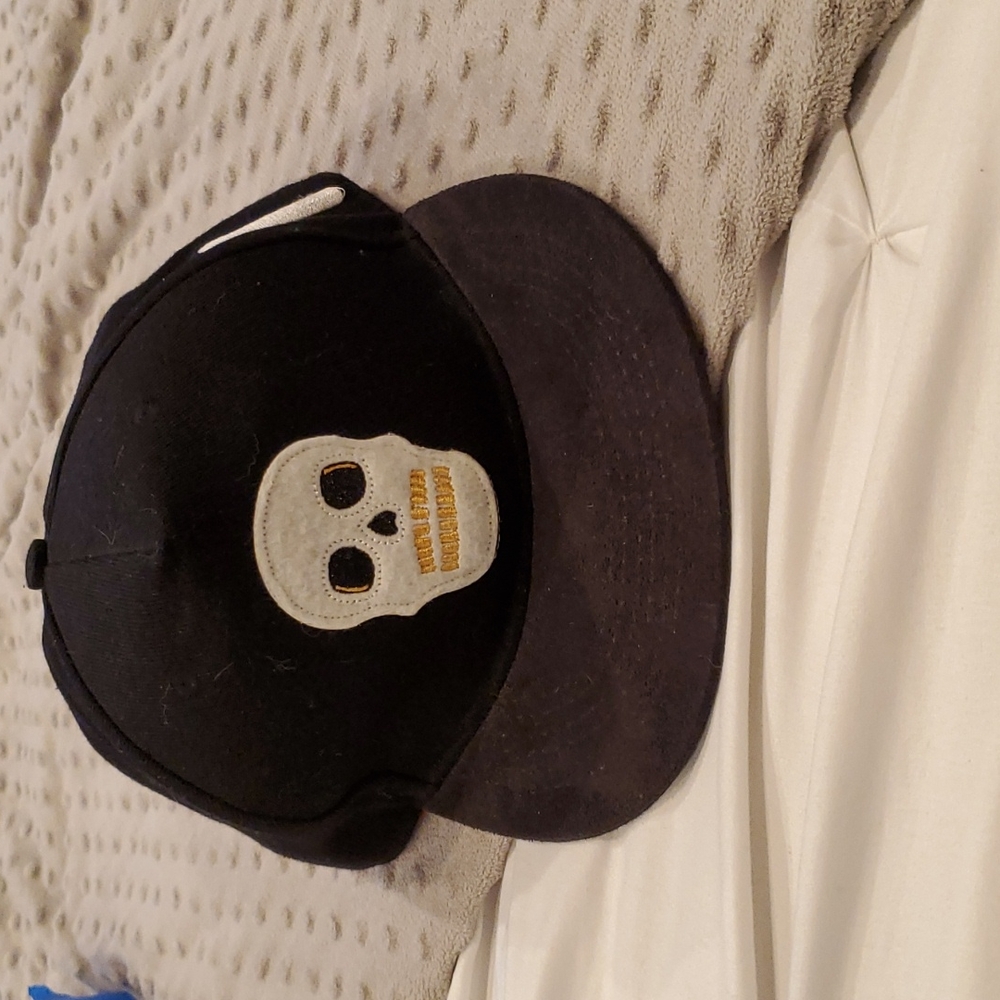 Black cousins skull face hat